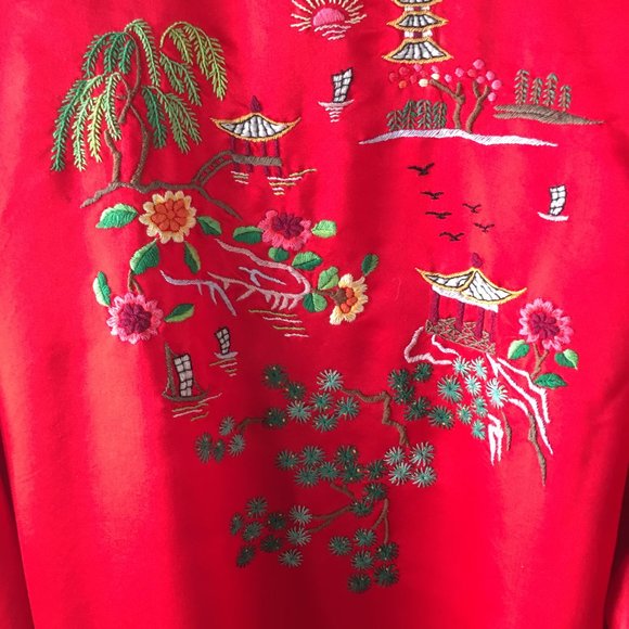 Red silk Robe.  Large size - Picture 2 of 4